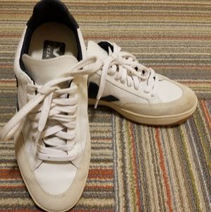 Veja sneakers size 5 US (EUR 36)